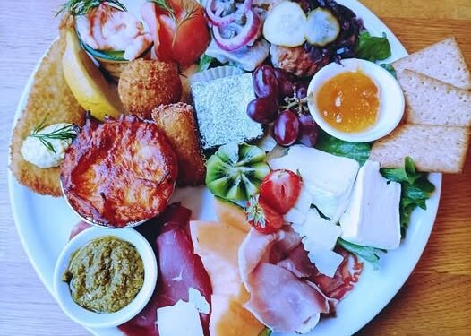 Fjordhotel i Augustenborg – Søndagsfrokost med danske og italienske lækkerier